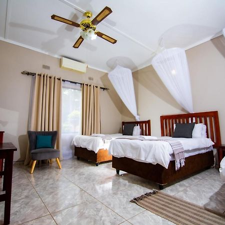 Dzimbahwe Guest Lodge Victoria Falls Exterior photo