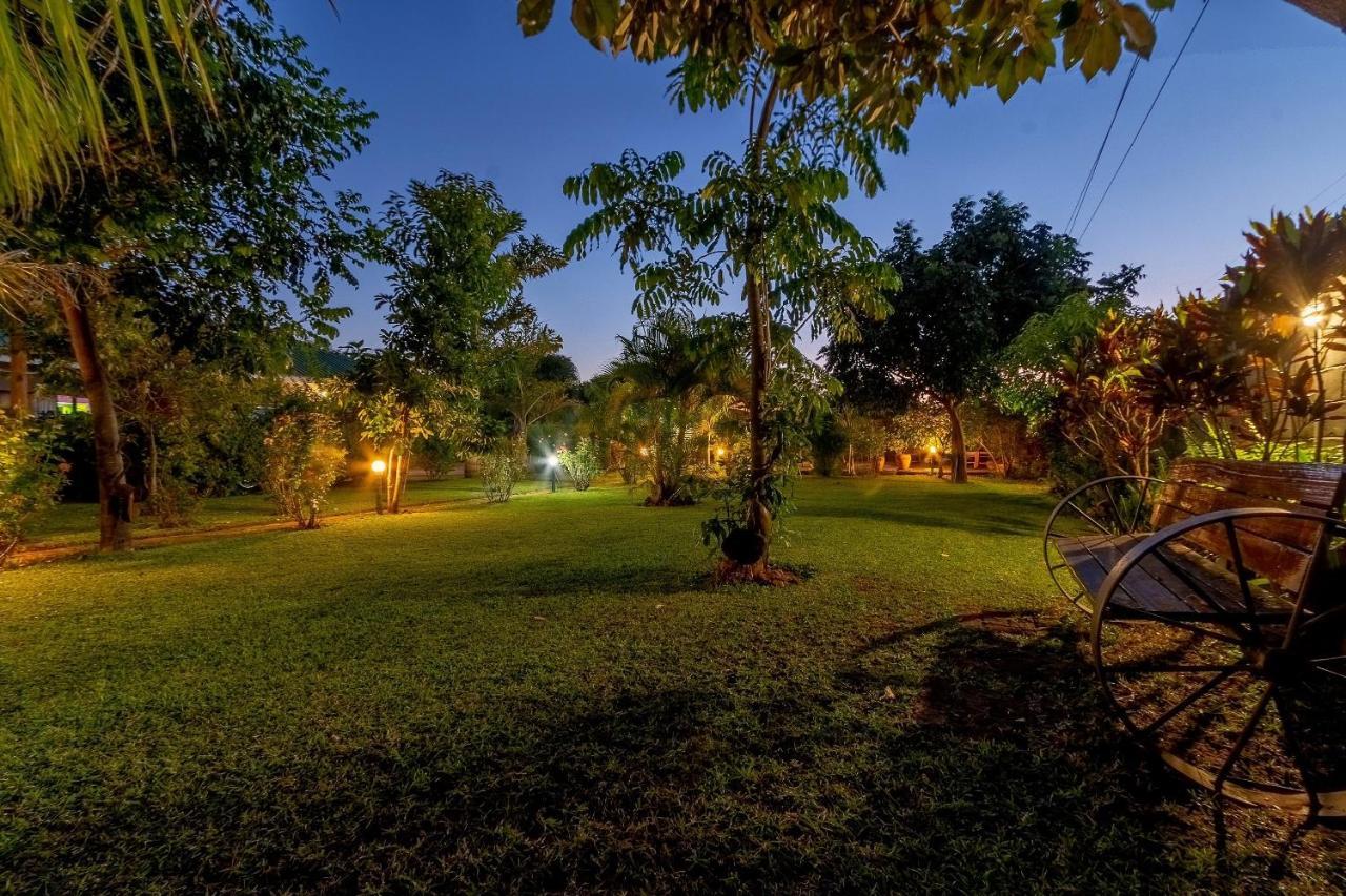 Dzimbahwe Guest Lodge Victoria Falls Exterior photo