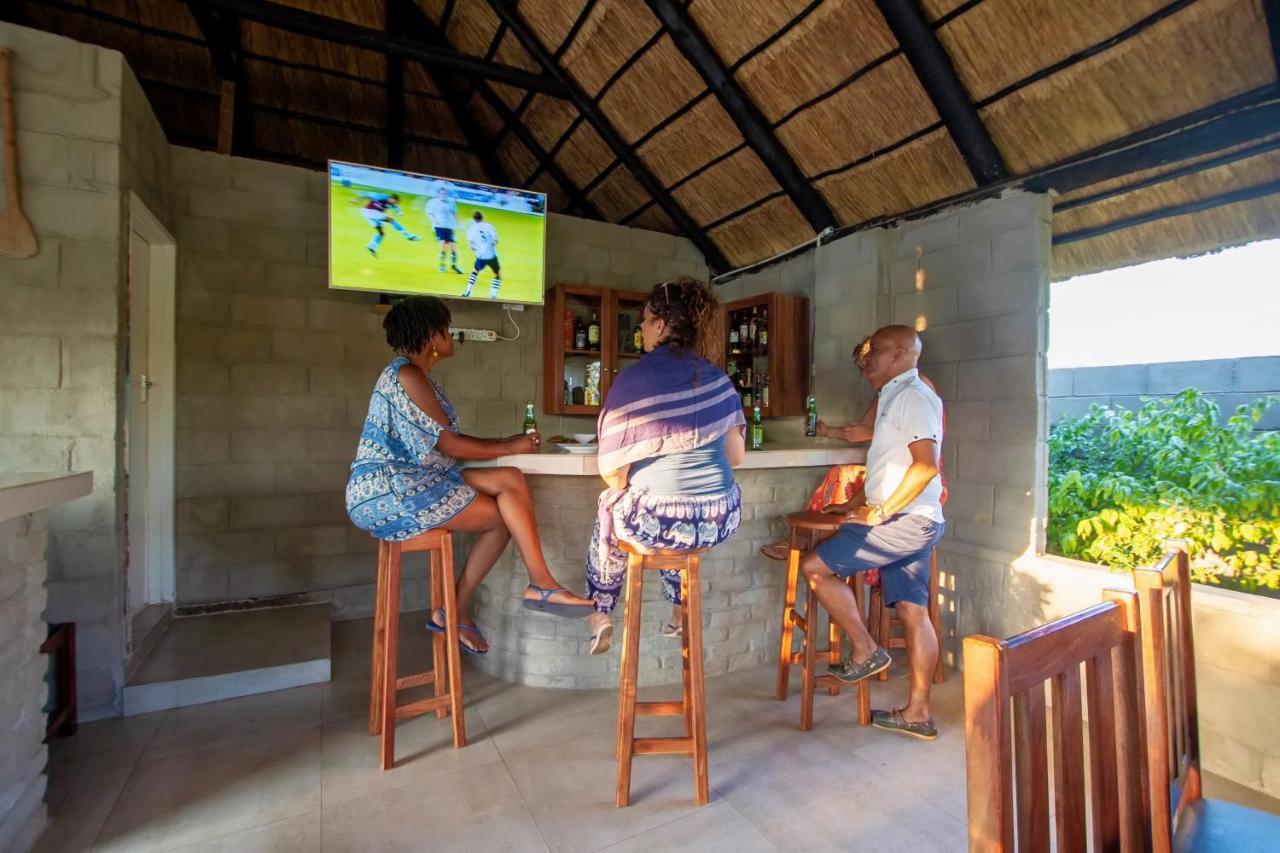 Dzimbahwe Guest Lodge Victoria Falls Exterior photo