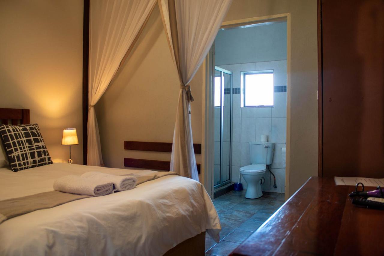 Dzimbahwe Guest Lodge Victoria Falls Exterior photo