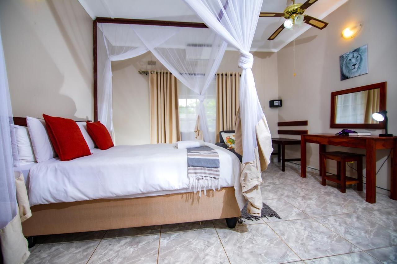 Dzimbahwe Guest Lodge Victoria Falls Exterior photo